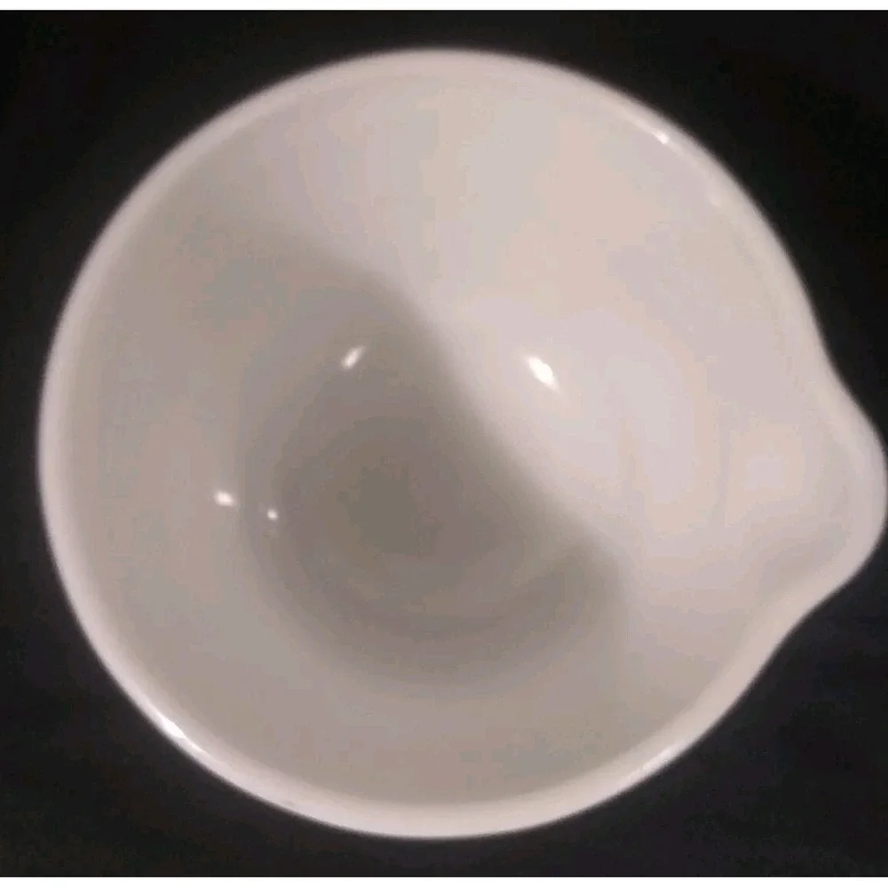 Small Mixing Bowl Ribbed Milk Glass Pour Spout 6.5 Inch‎ Diameter Vintage READ